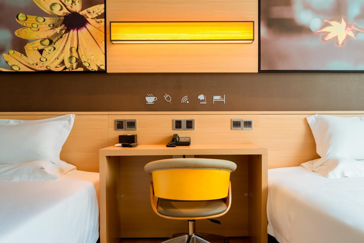 Iu Hotel Hezhou Bus Terminal Eksteriør billede